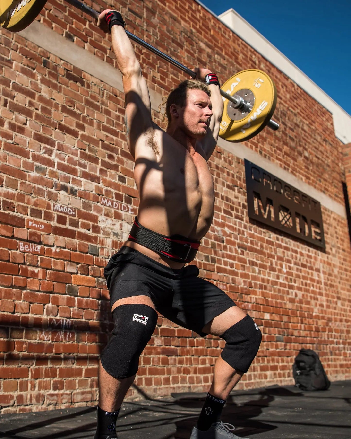 Model 1170CF Men's Knee Sleeves